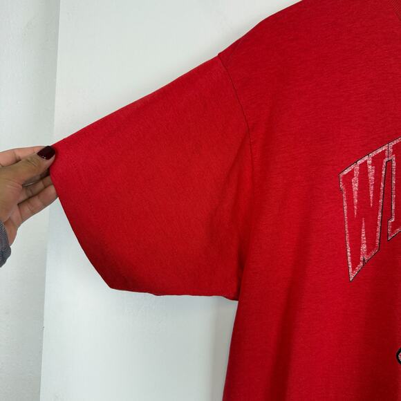 Vintage Single Stitch Wisconsin Badgers Red TShirt Screen Stars Best - XL - Picture 5 of 9